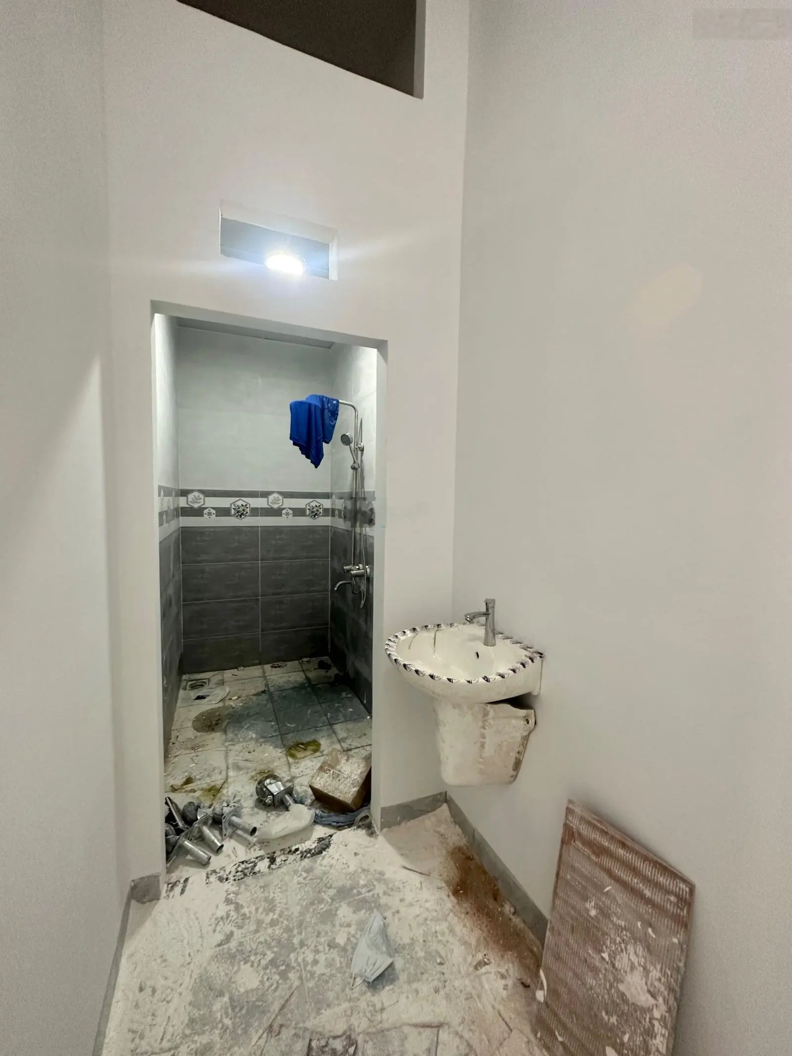Cần bán căn nhà gần chợ Quang Thắng, nhà mới xây bao đẹp, sổ riêng giá cực rẻ 1tỷ990. Hỗ trợ vay