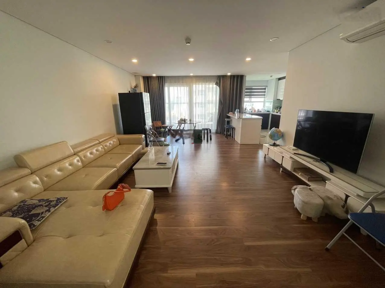 Bán căn hộ chính chủ 124.5m2 tòa mặt đường Lê Văn Lương, ban công Đông Nam có slot xe ôtô
