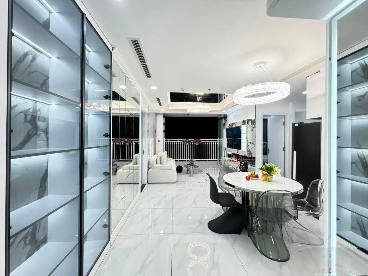 Chính chủ cần bán gấp 3PN nội thất sang xịn, tòa Landmark 1, Vinhomes Central Park