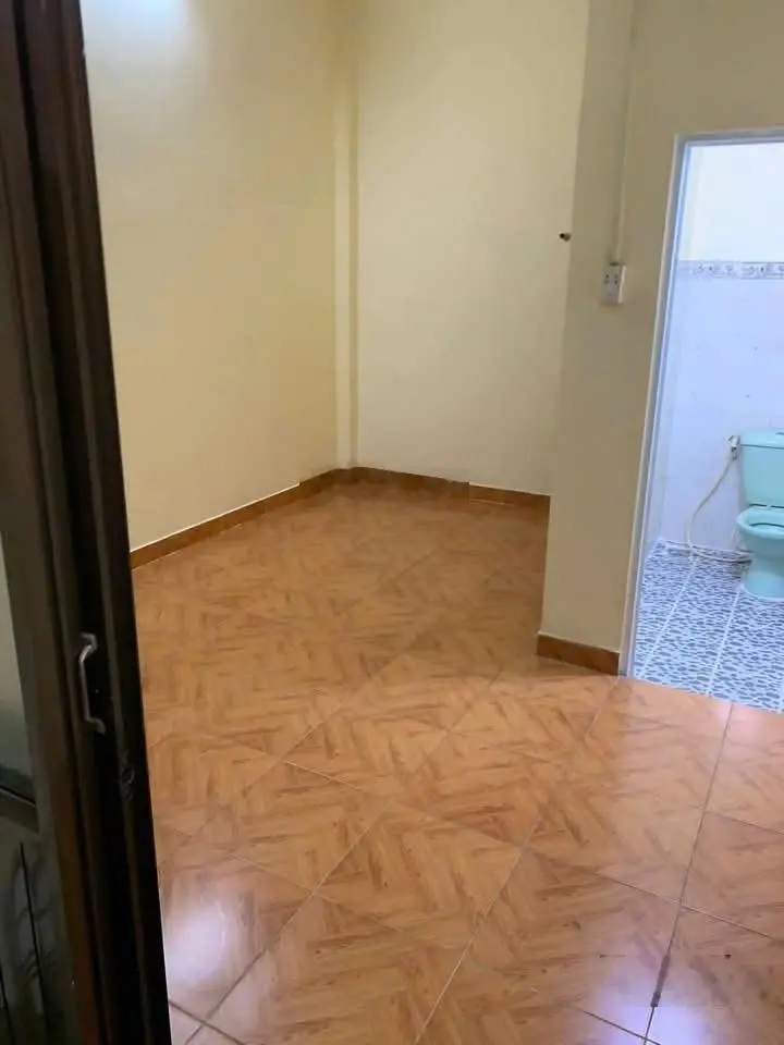 Bán gấp căn nhà rất mới, 1 trệt 1 lầu ở Lý Thường Kiệt, thị trấn Hóc Môn diện tích 78m2 giá 1 tỷ 8