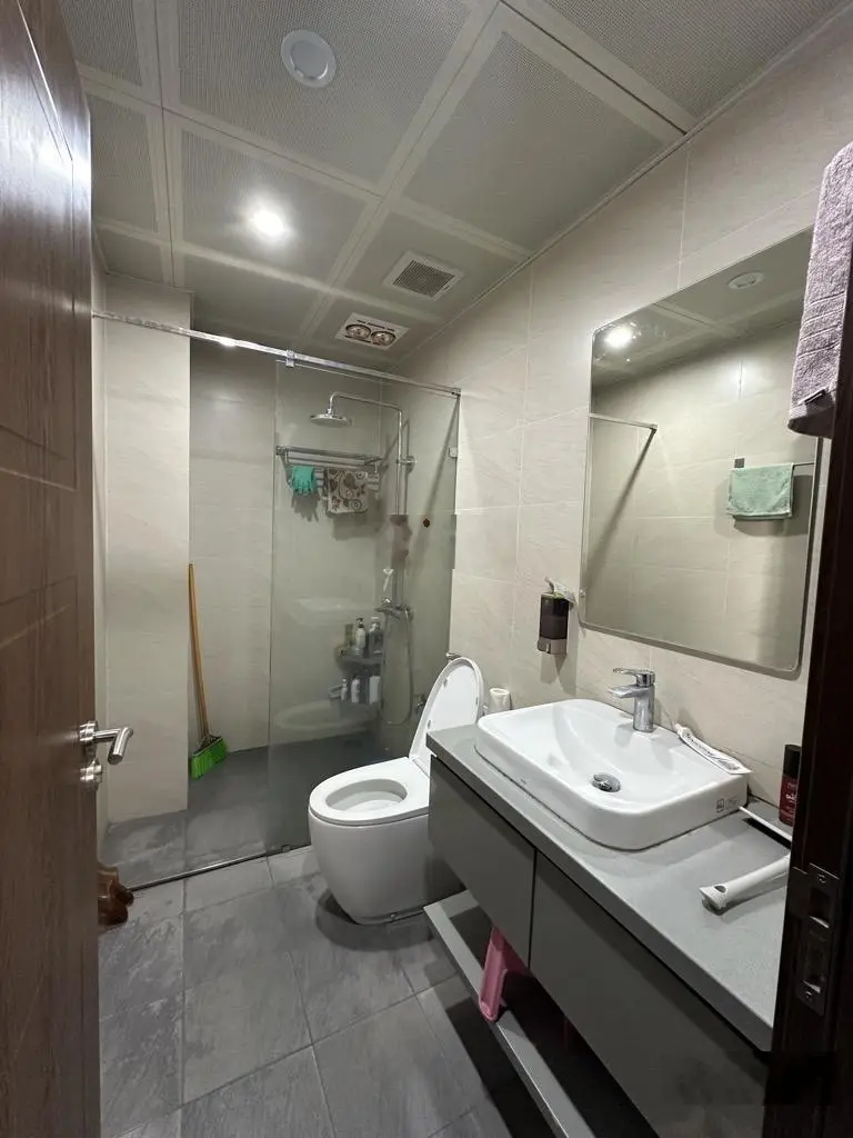 Bán nhà Phạm Tuấn Tài - TT Cầu Giấy - ô tô tránh nhau. Thang máy - DT 52m2 7 tầng. MT 5m, 27 tỷ