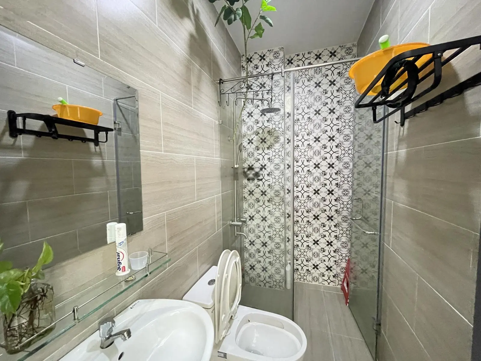 Bán Nhà Mặt Tiền Kinh Doanh Ngay Giga Mall - Đường thông 8m có vỉa hè, nội thất cao cấp có sân vườn