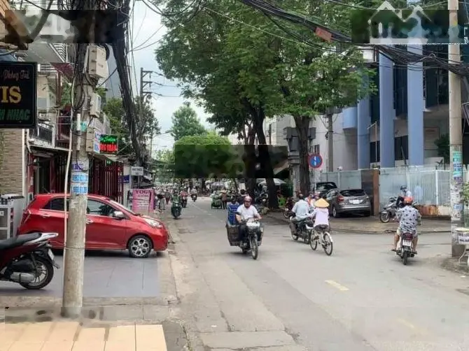 Bán nhà đẹp nguyển hửu cảnh 105m2- 3 lầu- 4 pn -chỉ 17tỷ5 p 22- quận bình thạnh.