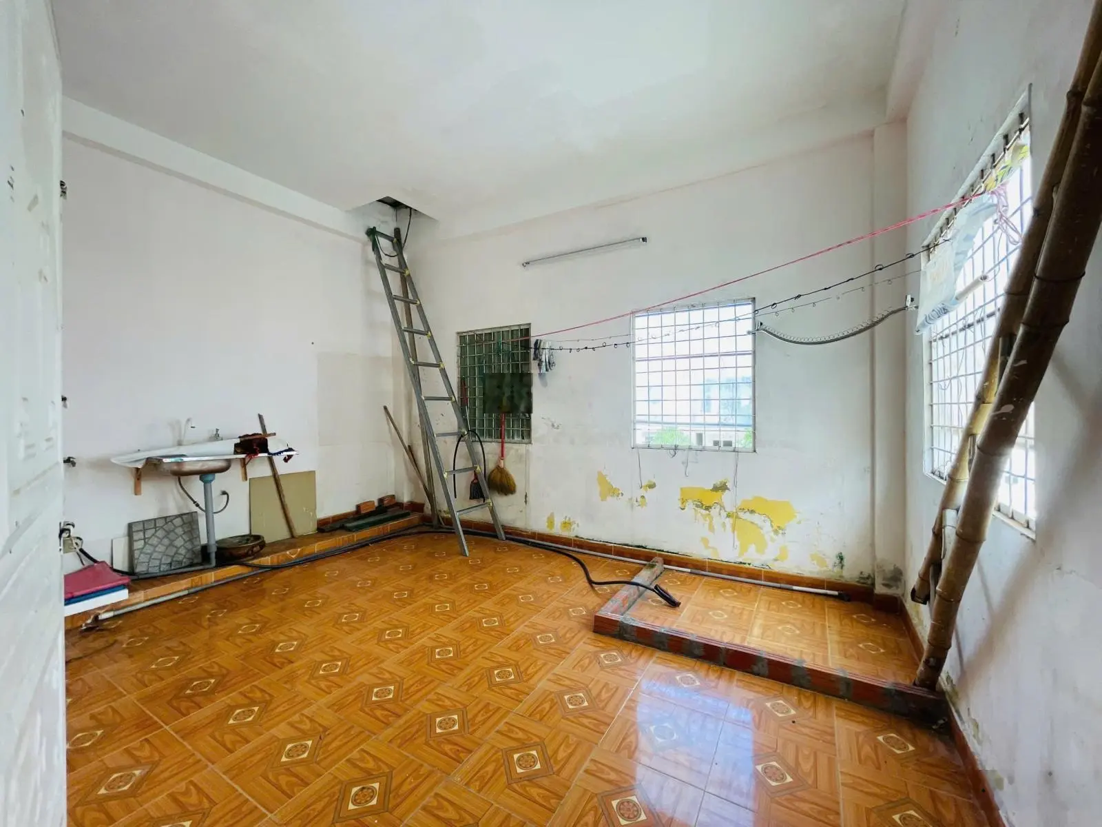 Bán nhà 3 tầng 3 mê đúc, view kênh mặt tiền Chúc Động, Hoà Minh, giá chỉ 4,45 tỷ thương lượng