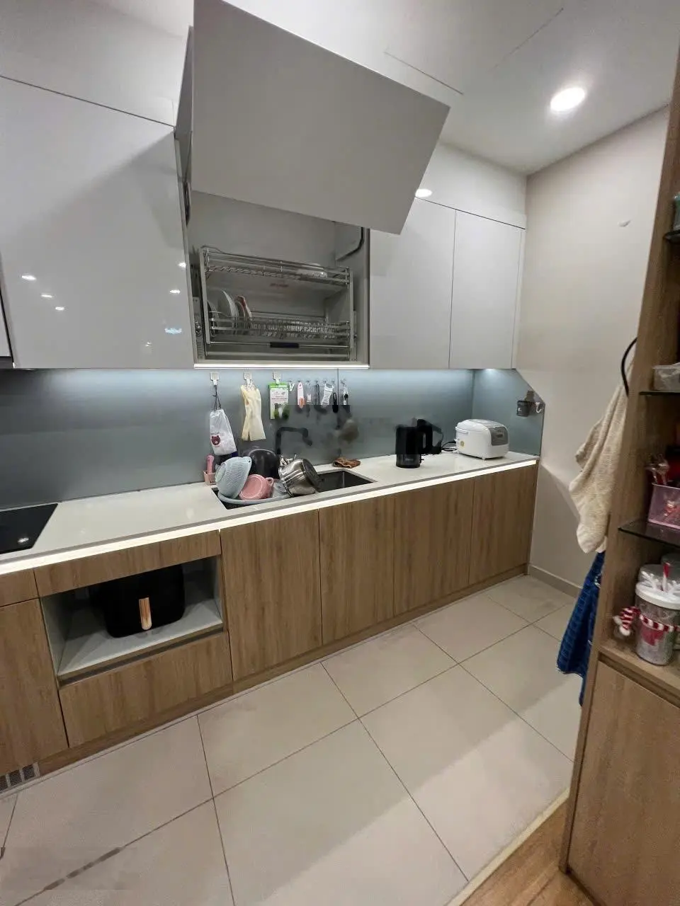 Chính chủ cần bán gấp căn hộ ( 2PN 93m) chung cư The Zei Mỹ Đình .Sổ đỏ,Bao phí.LH 0983 063 ***
