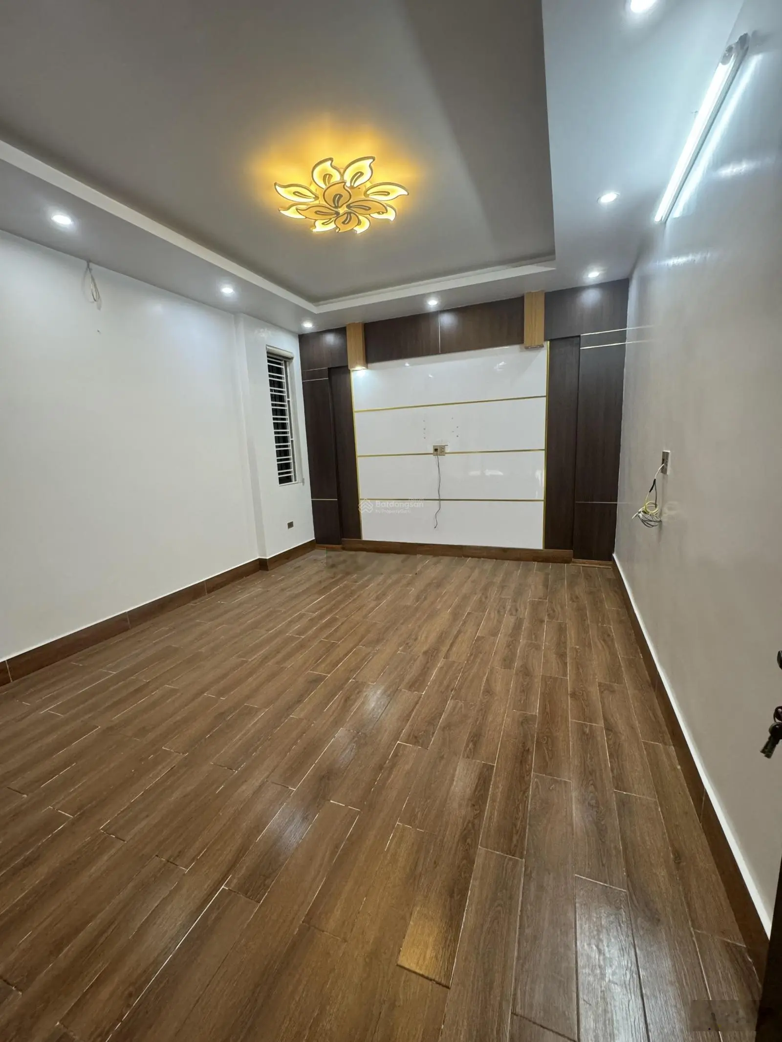 Chính chủ cần bán nhà 4 tầng Lực Hành, Hải An ô tô vào nhà DT: 65,6 m2 (ngang 4m) nở hậu