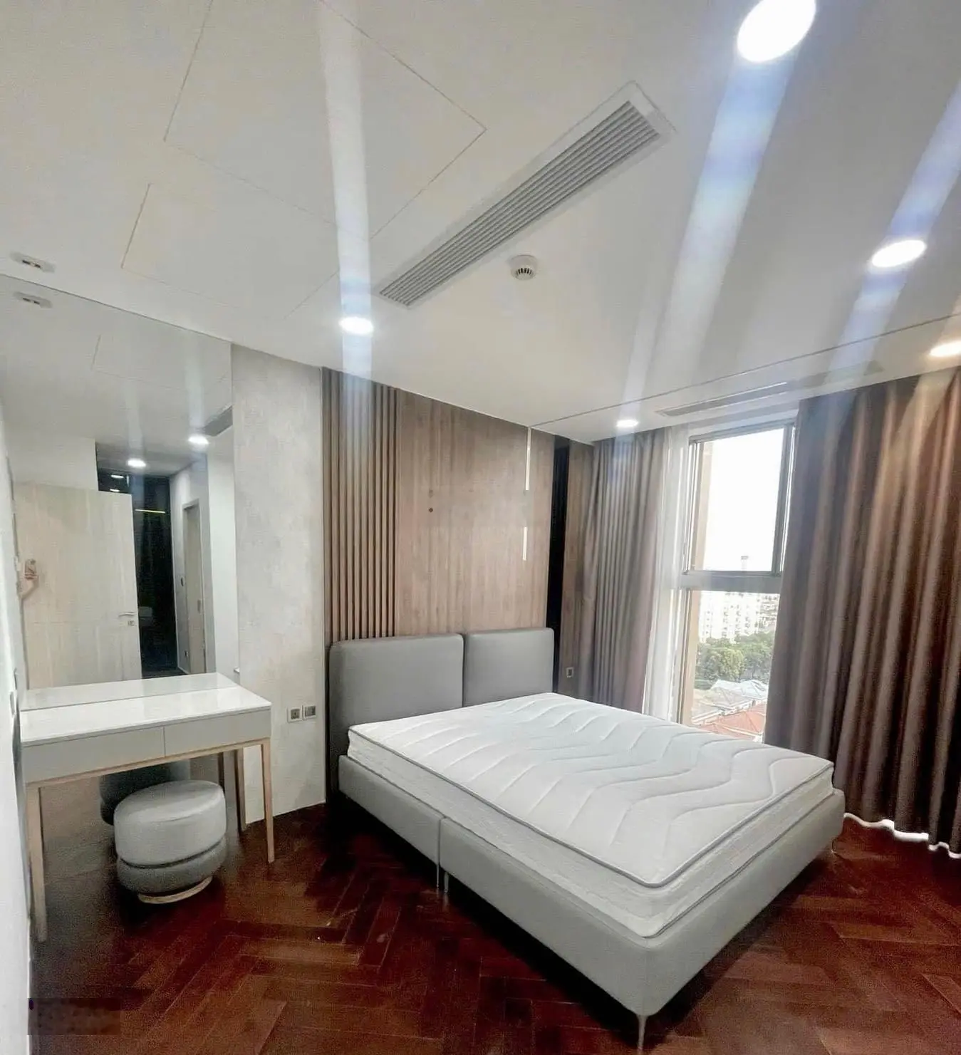Bán căn hộ rẻ nhất Midtown - M6.Diện tích 127 m2.Giá bán:10,5tỷ. View biệt thự.LH: 0908 644 *** Hương