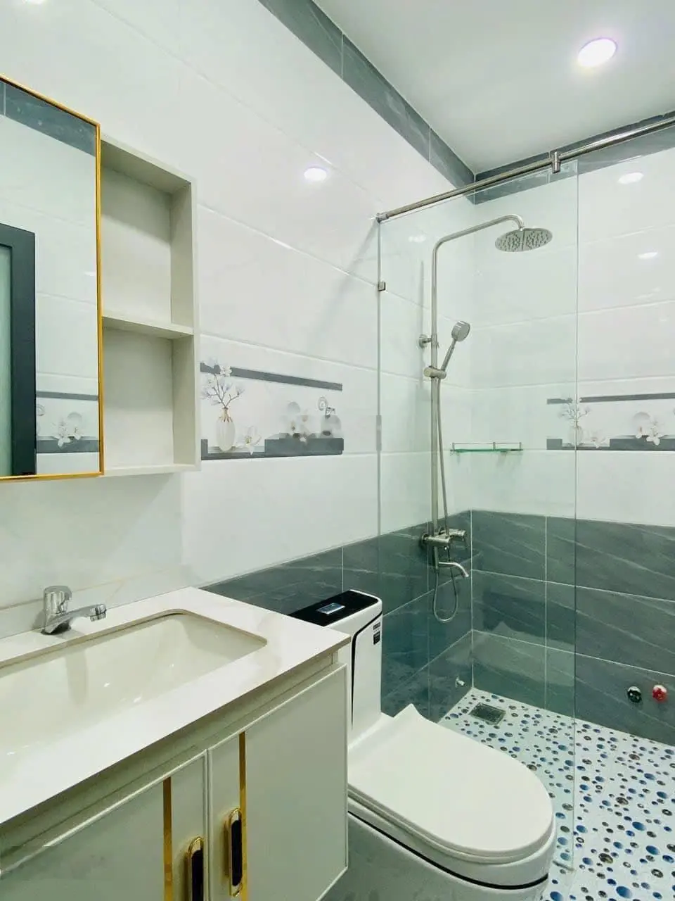 Chủ kẹt tiền bán nhà Đ Nguyễn Trãi P7 Q5.DT 70,2m2/3tỷ26. Gần chợ An Đông đang cho thuê 28 triệu/th