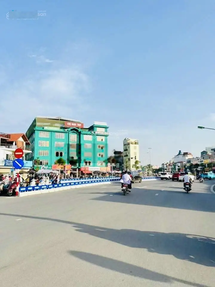 Siêu phẩm 52 nhà ngọc thụy lô góc 2 mặt thoáng full nội thất ở ngay