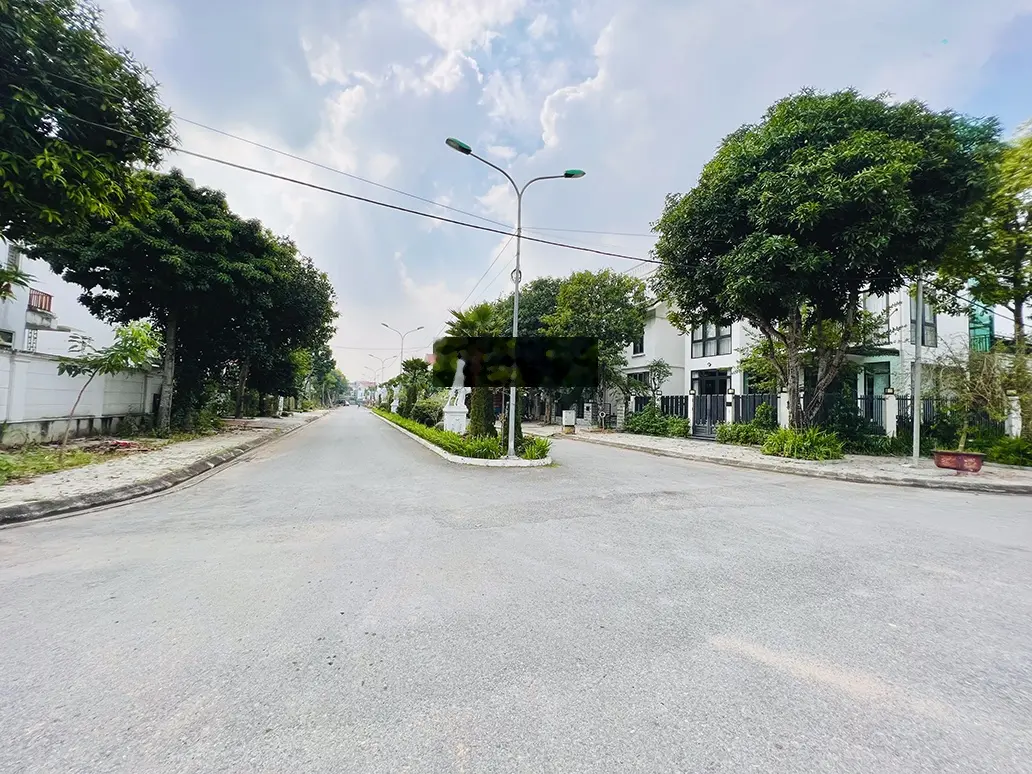 Bán căn biệt thự 235m2. Giá hơn 15 tỷ. LH 0962 204 ***