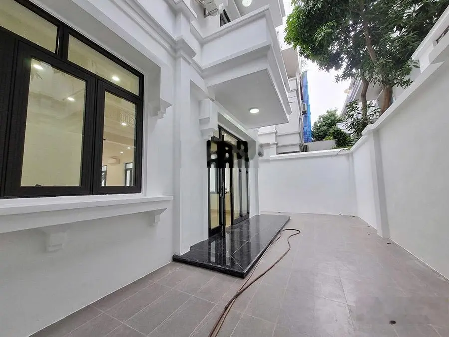 Bán biệt thự song lập Ciputra, 230m2, 5 phòng ngủ, đường đôi, view thoáng.