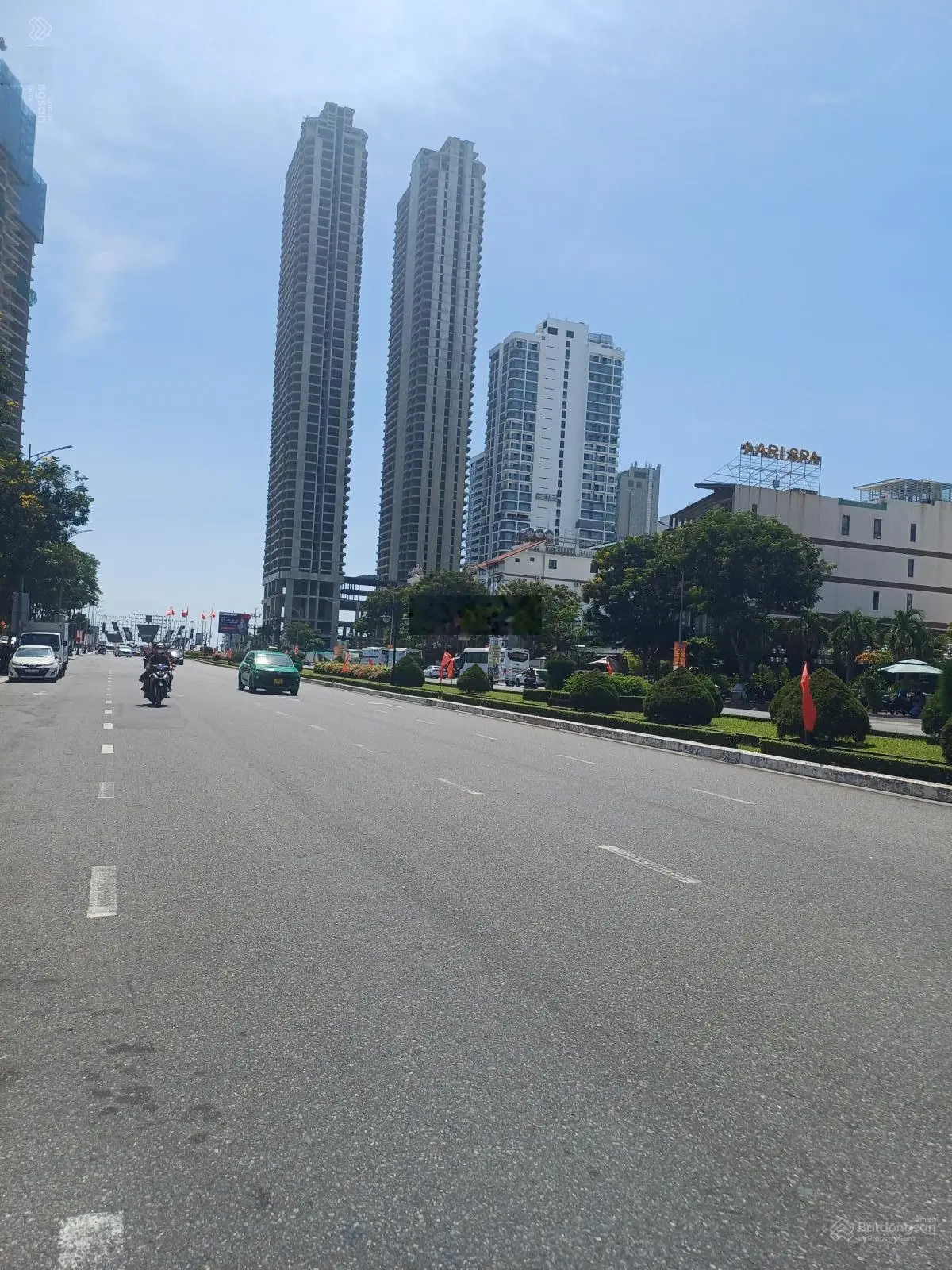 2,45 tỷ cầm ngay sổ hồng hộ khẩu Sơn Trà, Đà Nẵng về tay. Ô tô đỗ trong nhà, đi biển ăn hải sản