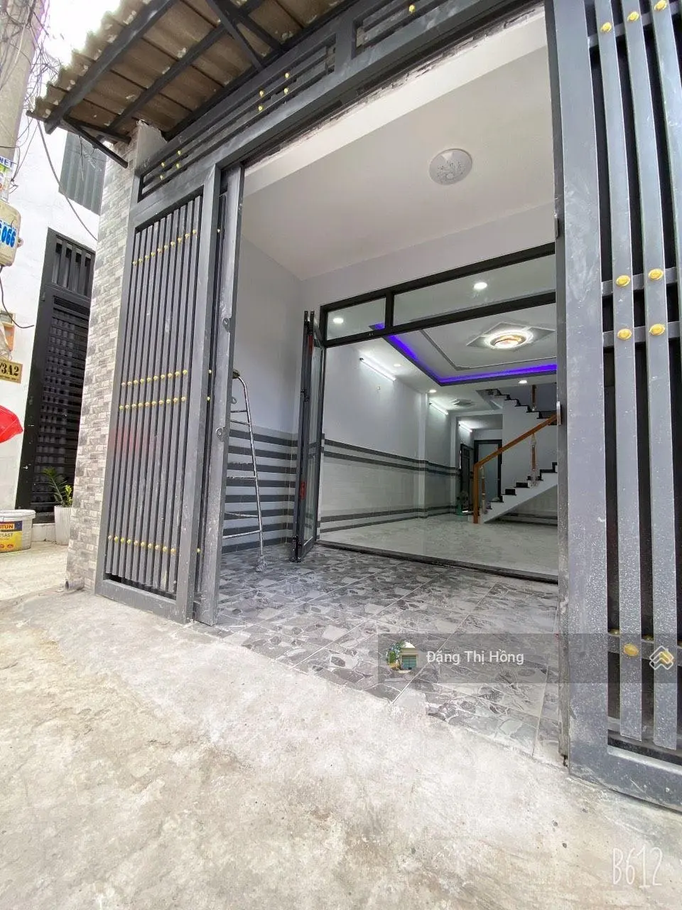 Bán nhanh nhà Đặng Thúc Vịnh ngay Coopmart Hóc Môn,71m2 giao Tô Ký đang cho thuê 7tr/th sổ sẵn