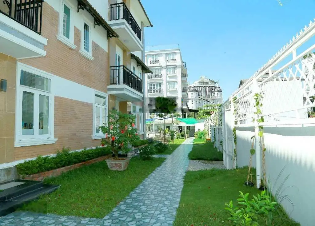 Bán biệt thự 1060m2 đường Nguyễn Văn Hưởng, giá 180 tỷ
