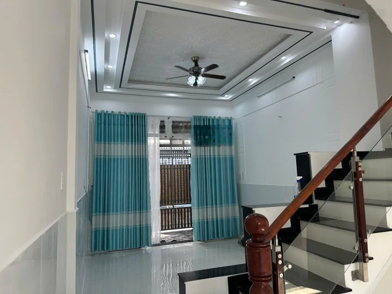 Mua nhà đón tết, căn nhà mới 2 lầu rộng rãi ngay Hoàng Anh Gia Lai