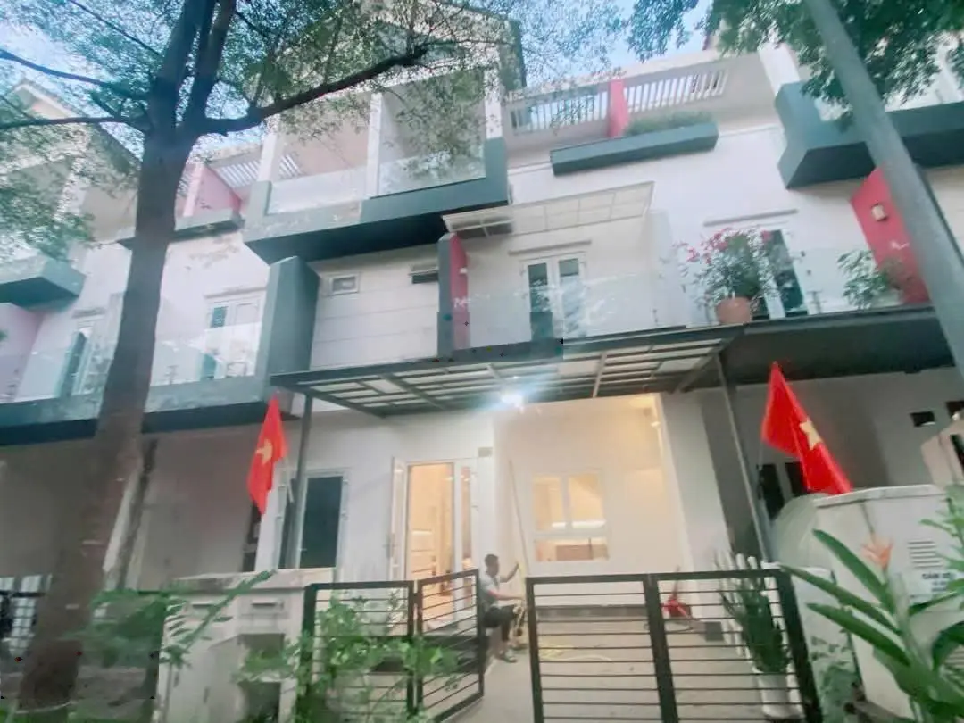 Bán biệt thự Lavensica Riverside Liên Phường Phú Hữu Thủ Đức 75M2 ngang 5 chỉ 5.5 tỉ.