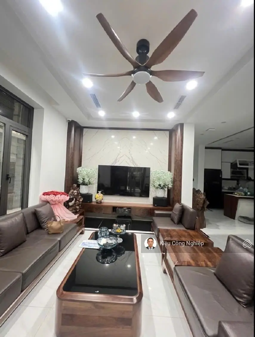 Bán nhà đẹp phố Kim Đồng DT 145m2, MT 12m, gara, thang máy, ở sướng