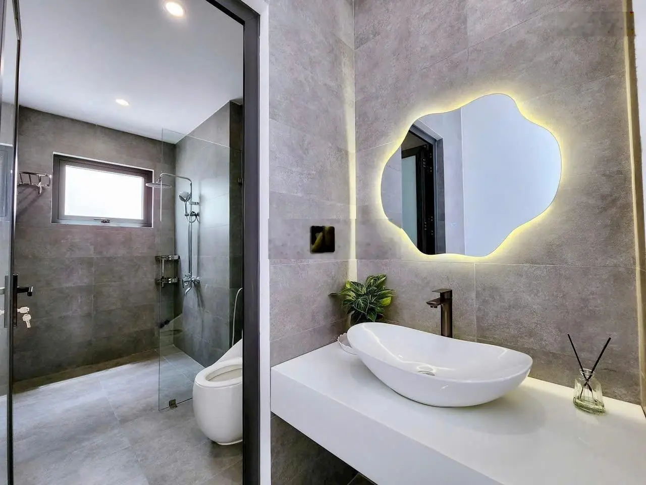 Nhà phố đẳng cấp nhất hẻm Giải Phóng ngay trung tâm p. Tân Lợi