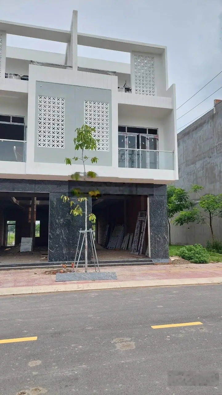 Bán lỗ nhà mặt tiền đường Xã Đồi 61. Kết nối sân bay Long Thành giá hợp đồng 4ty bán 3ty1