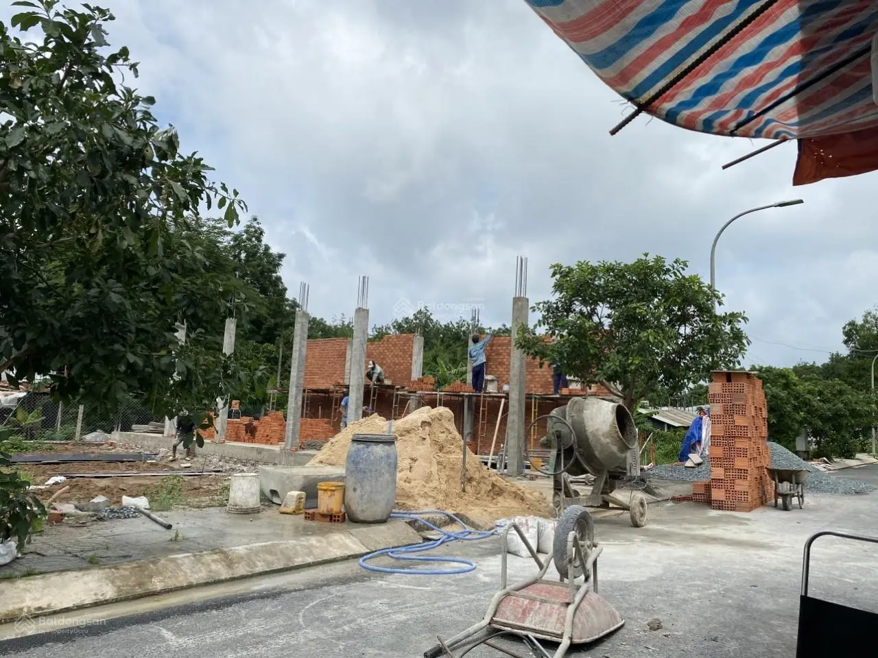 Chính chủ bán miếng đất 80m2 full thổ cư, sổ hồng riêng, giá chỉ 1 tỷ tại Phú Hòa Đông