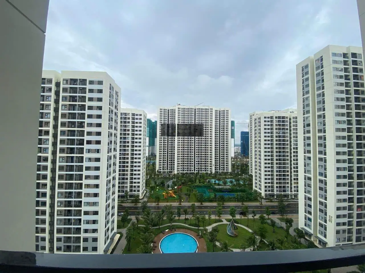 Bán căn hộ 2PN2WC 2tỷ650 View Hồ Bơi tại Vinhomes Grand Park quận 9