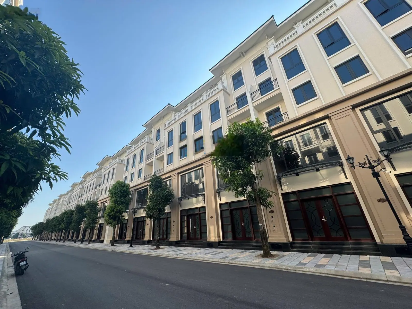 Cần tiền bán gấp căn xẻ khe Thời Đại 90m2, gần tòa văn phòng, công viên bể bơi, chung cư Masteri