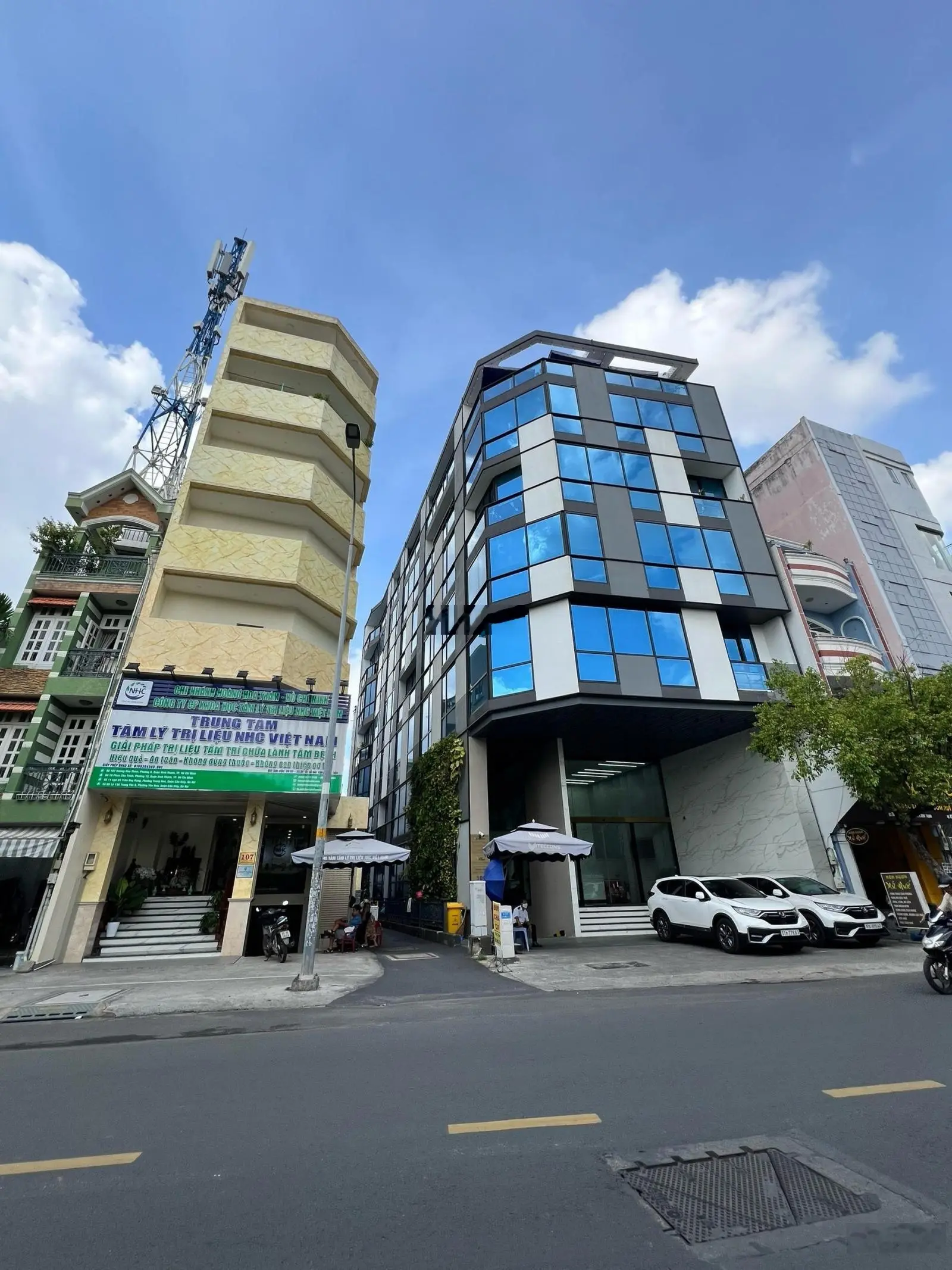 Bán nhà góc 3 MT Hoàng Hoa Thám, Phường 6, Quận Bình Thạnh. DT: 8.3 x 30m, xây hầm 7 lầu giá 65 tỷ