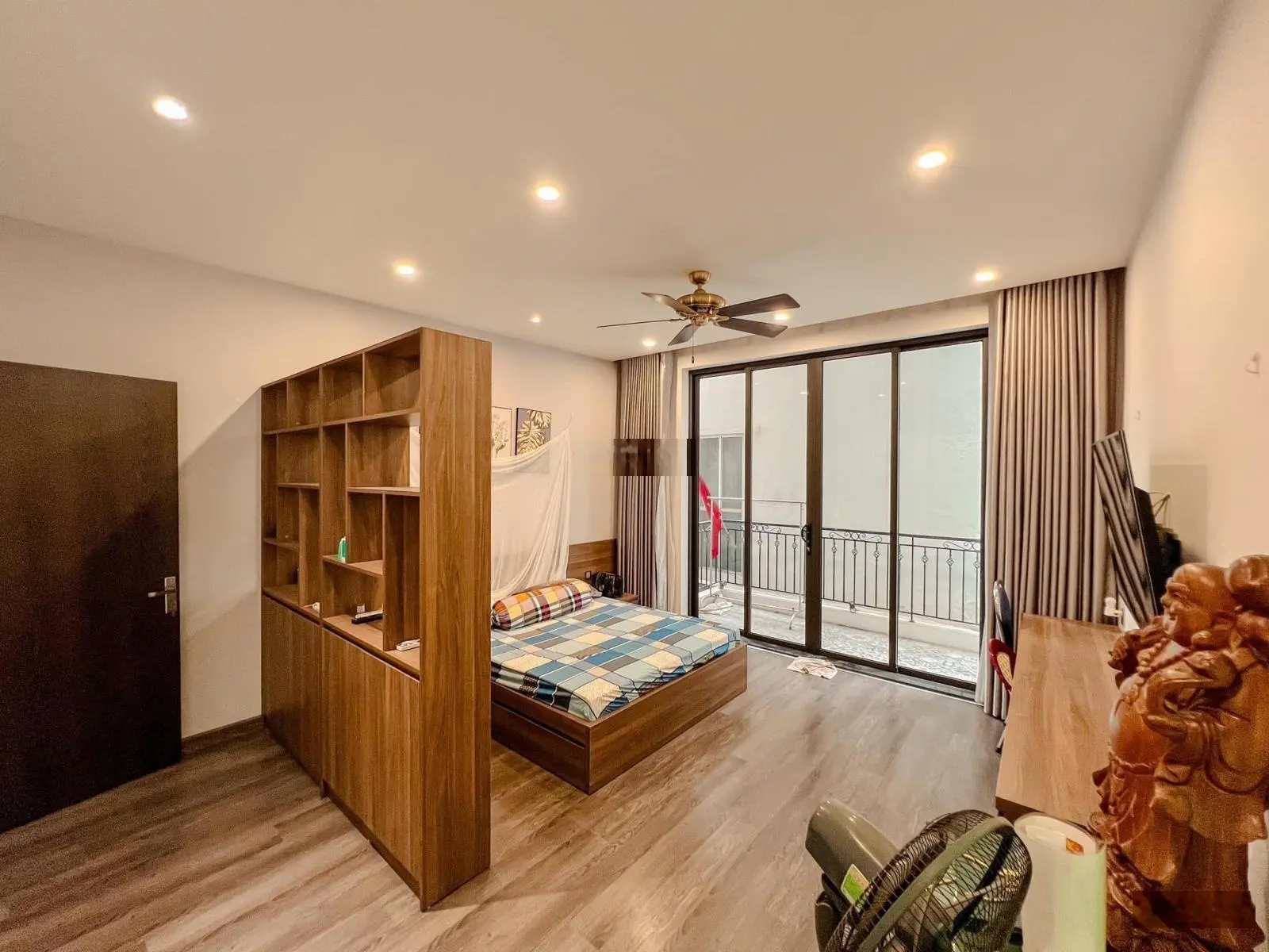 Nhanh! Phân lô Trần Quốc Hoàn, gara, ô tô tránh, ở sướng, cho thuê hái ra tiền, 55m2*MT 5.5m