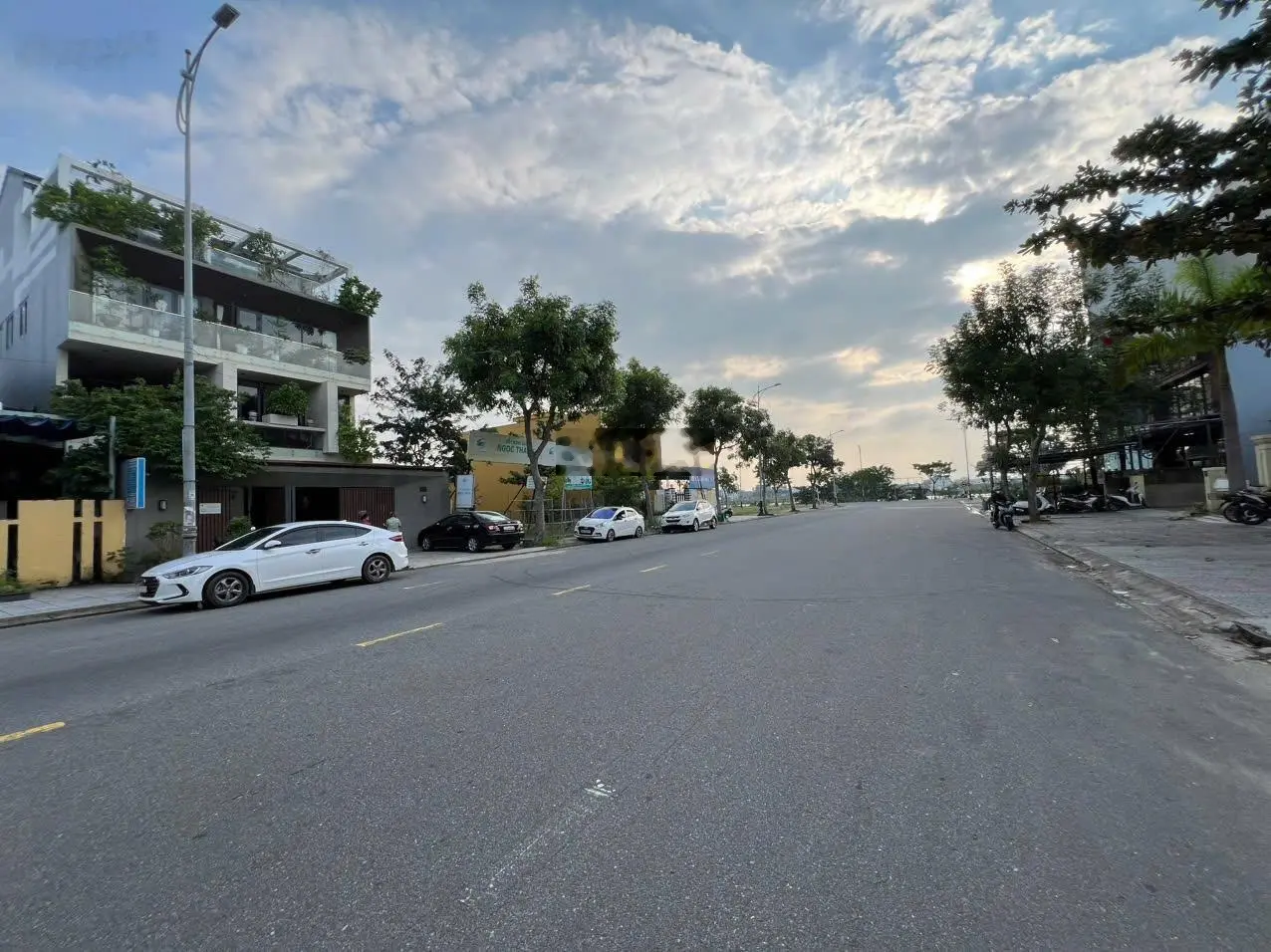 Bán biệt thự sân vườn 3 tầng đường Bùi Tá Hán khu Nam Việt Á, sát sông Hàn, Ngũ Hành Sơn- Giá 21 tỷ