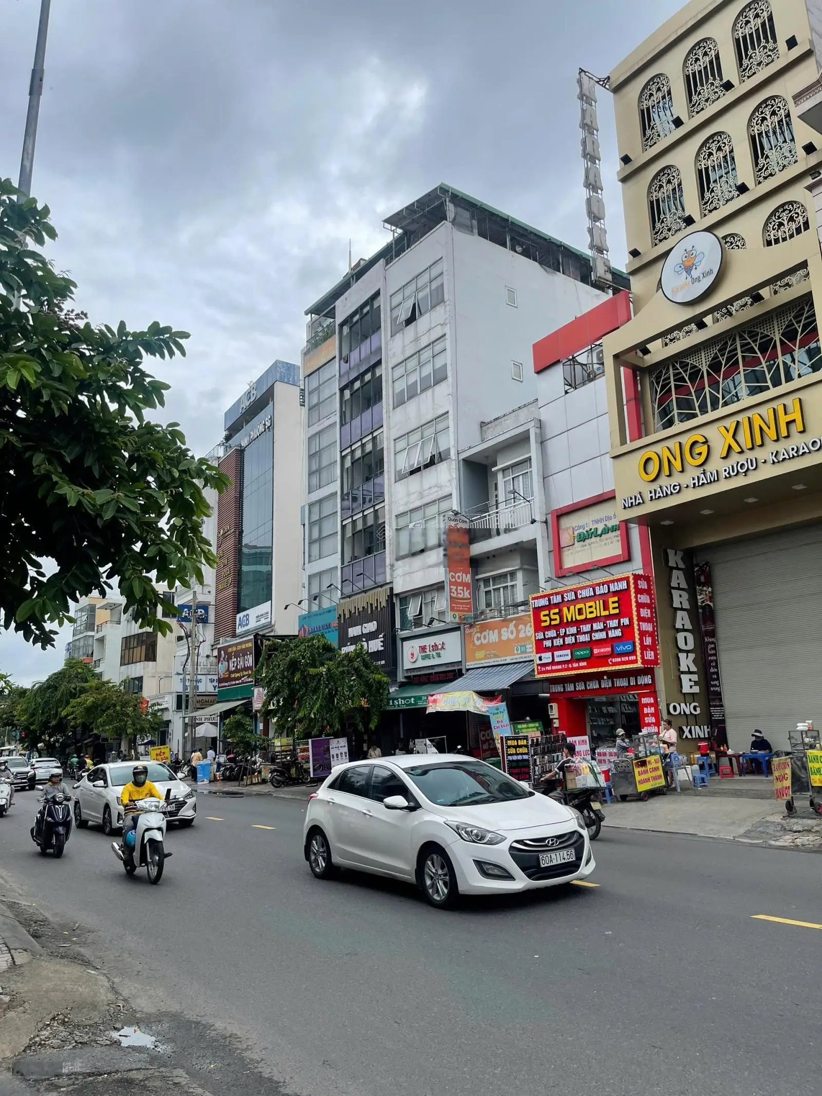 5 x 18m, bán nhà 4 tầng MT Nguyễn Minh Hoàng - k.300 (giá 20 tỷ)
