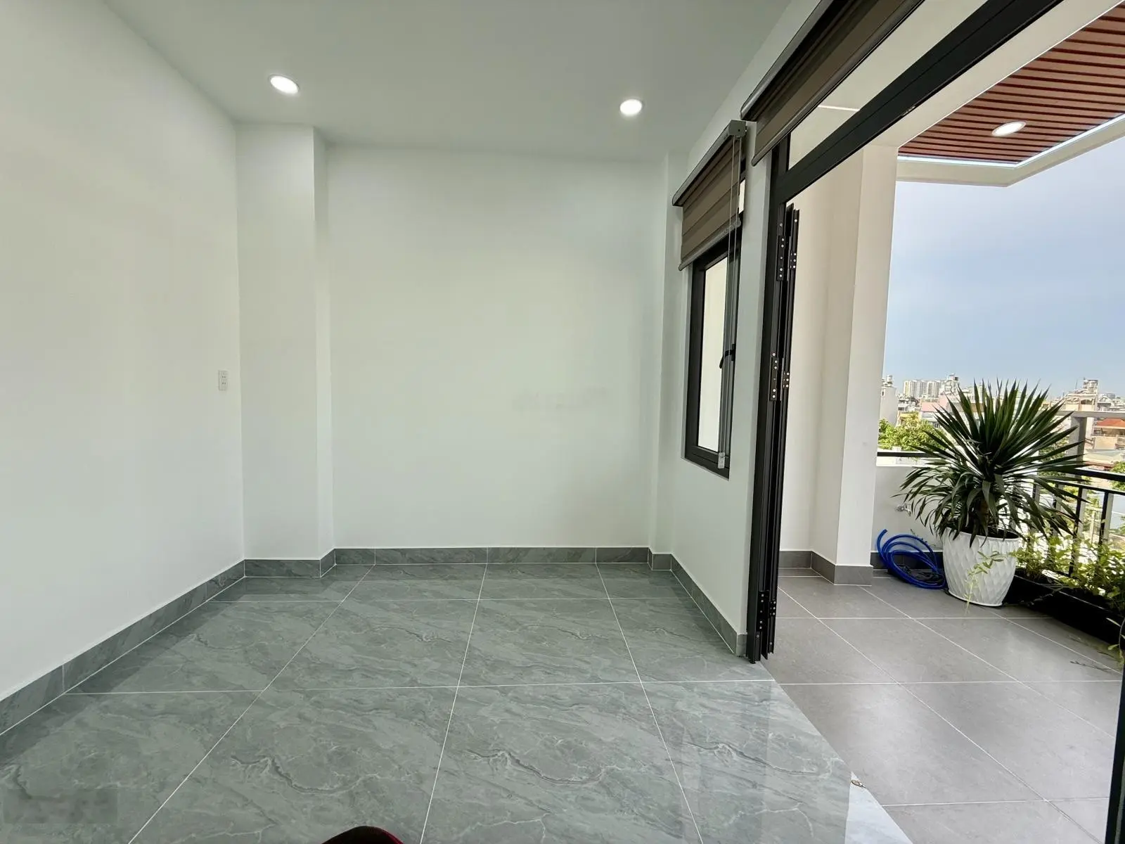 Nhà đường thông Trường Chinh, Sát chợ Lạc Quang, DT:4x16M, Lửng, 3 Lầu, 4PN, Gara ô tô, 7,85 tỷ