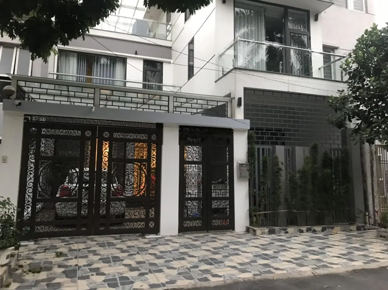 Cần bán biệt thự 158m2 hướng Đông Nam mát mẻ giá chỉ nhỉnh 132 triệu/m2 nhà 3,5 tầng thô
