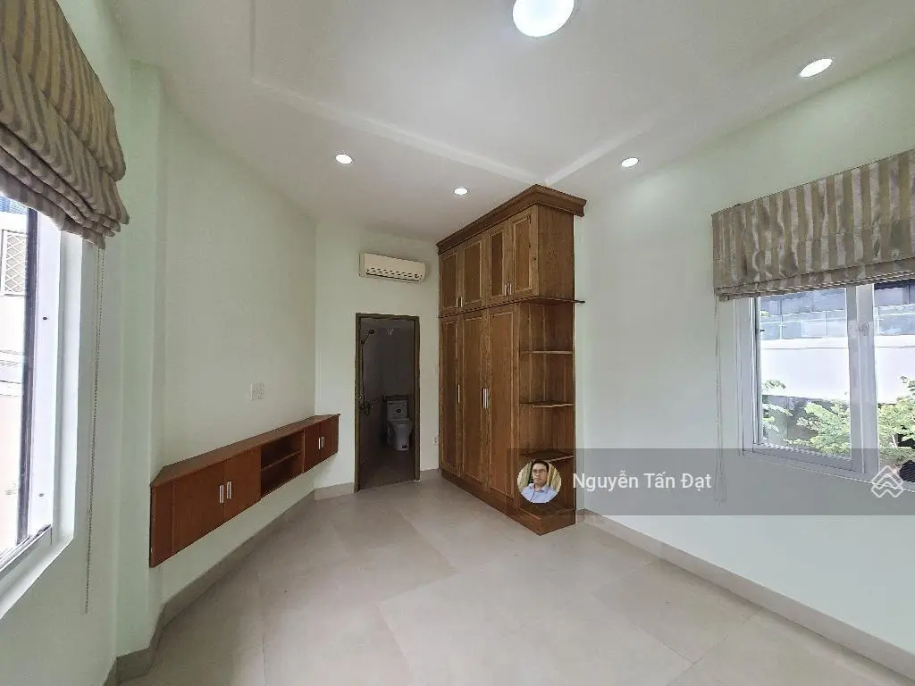 Cần bán gấp nhà 40m2 , sát Q1 - hẻm xe hơi - 4 tầng 4pn - 5.x tỷ