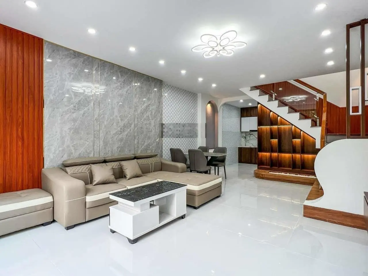 Kẹt tiền trả nợ nên bán gấp nhà sau lưng Bến Xe Miền Tây, đường Lê Công Phép, 57m2, giá 3 tỷ 150.