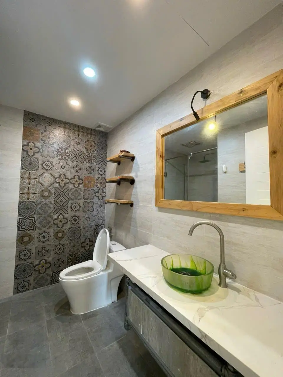 Bán căn hộ tầng cao tòa A2, 79m2, 2 ngủ đã cải tạo rất đẹp tại Vinhomes Gardenia. LH: 0398 195 ***
