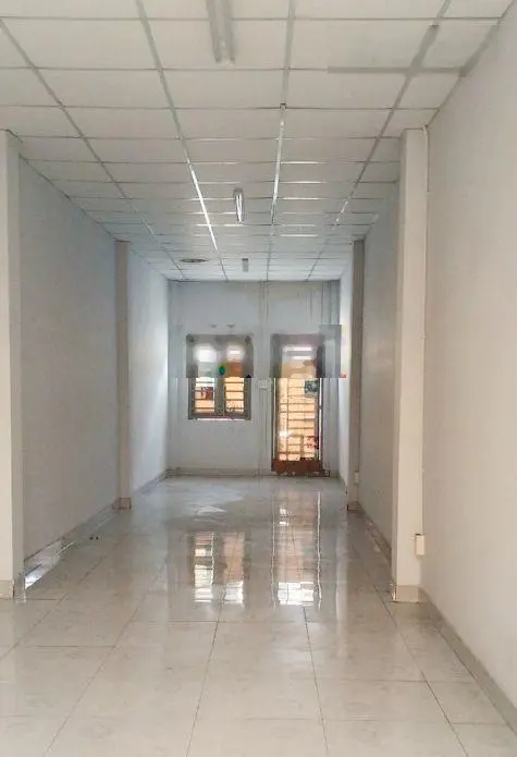 Mặt tiền kinh doanh lạc long quân. 126m2. giá 18 tỷ dòng tiền 35tr/ tháng.