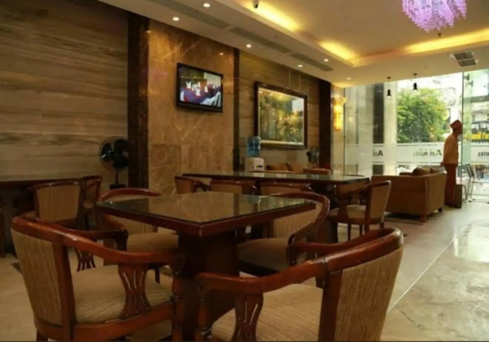 Bán nhà mặt tiền khan hiếm đường Nguyễn Đình Chiểu - Lê Quý Đôn Q3 - DT: 37X93m 2 tầng giá 350 tỷ