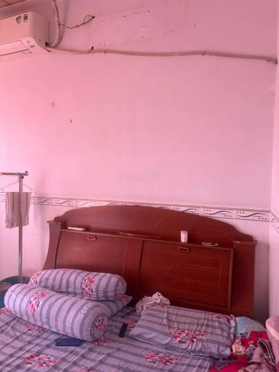 Bán nhà 1 trệt 1 lầu, 2pn 2wc, hẻm ba gác, có sân đậu xe, sổ hồng riêng hoàn công đủ, P7Q8