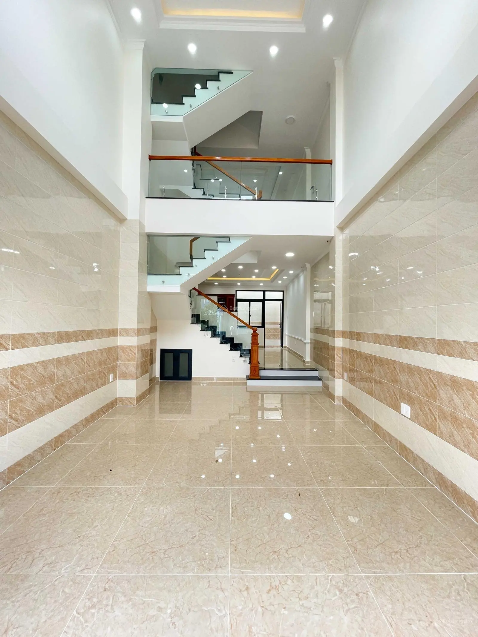 Nhà cực đẹp trong khu đồng bộ ven Sông Sài Gòn, Liền kề Vạn Phúc, 60m2 (nở hậu), Nhà mới sổ riêng