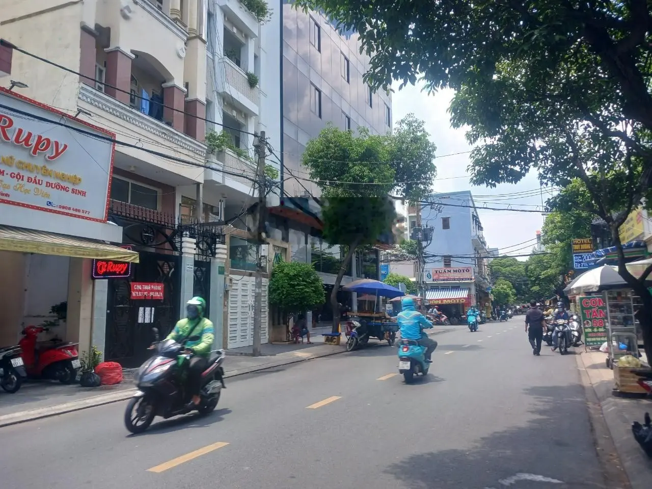 5 x 18m, bán nhà 3 tầng MT đường A.4 - K. 300 (giá 20 tỷ)