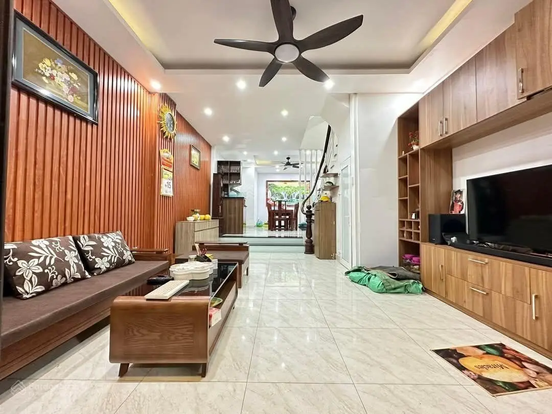 Siêu hot - Giáp Nhất - TX - hàng xóm Royal City - ô tô đỗ cổng - tương lai mắt phố - 55m - hơn 8 tỷ