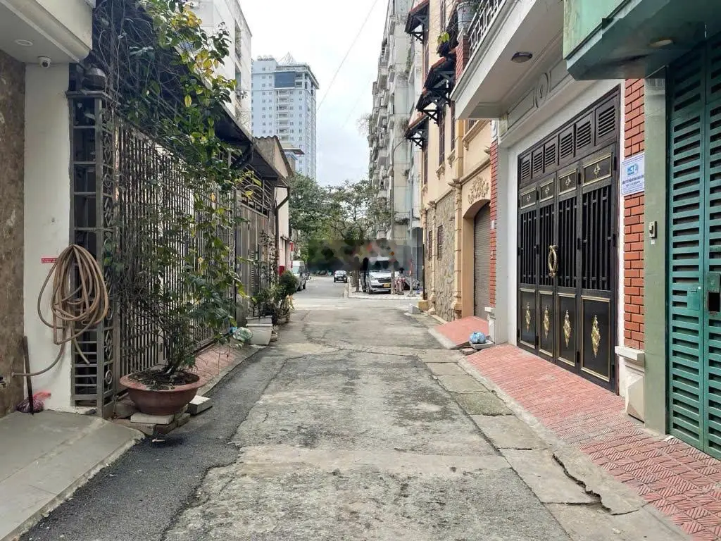 Bán nhà phúc hoa tây hồ. khu phân lô - ô tô ngủ trong nhà được.