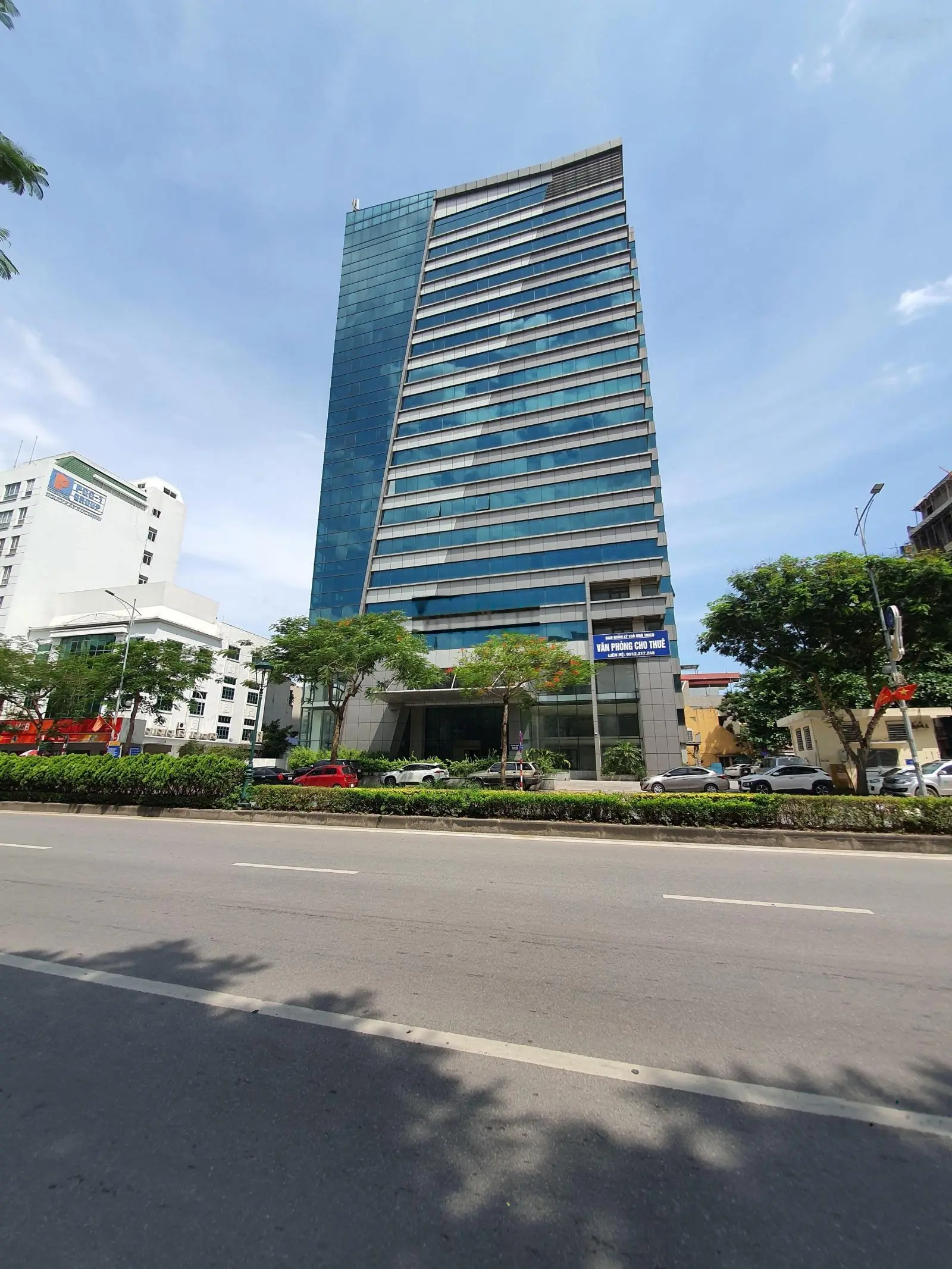 Bán nhà mặt phố Hồng Tiến, 150 tỷ vnd, 456 m2, thích hợp kinh doanh