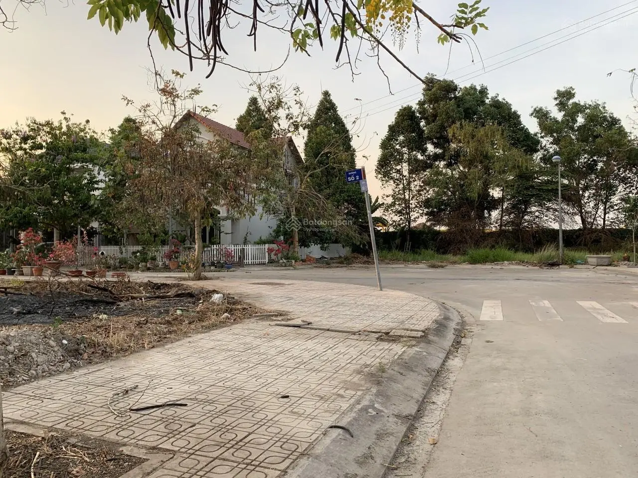 Cần bán 1 số lô đất khu Xuất Nhập Khẩu, P. Phú Hữu, Quận 9, đường Bưng Ông Thoàn, LH 0914 920 ***