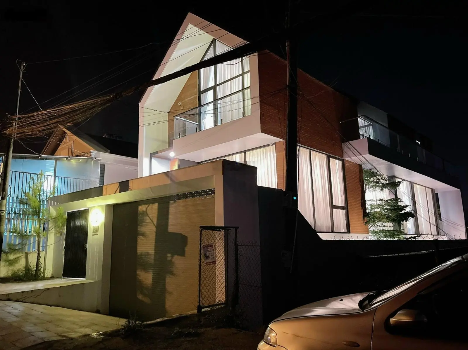 Villa mới đẹp mặt tiền Lý Nam Đế 176m2 ngang 8m 3 tầng đã hoàn công cách trung tâm chỉ 2,5km