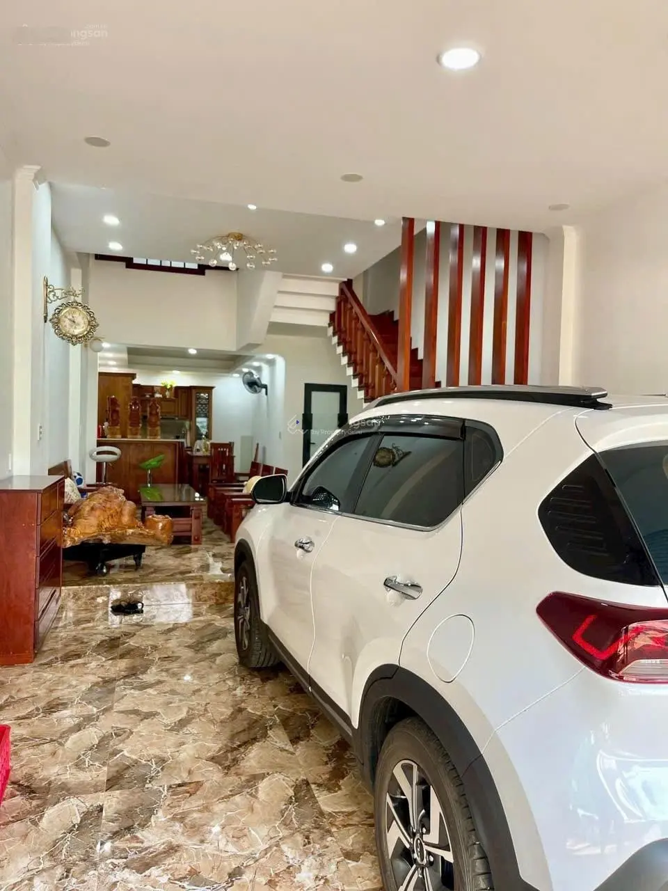 Bán nhà trung tâm Buôn Ma Thuột, mặt tiền Hà Huy Tập, để lại toàn bộ nội thất gỗ Hương và Căm Se