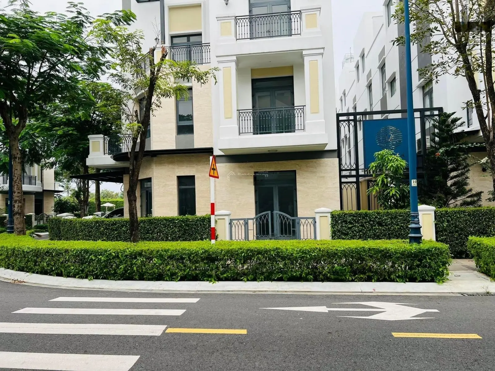 Chính chủ bán căn 133m2 - Giá chỉ 17.5 tỷ - Căn góc sân vườn. Rẻ nhất Verosa Khang Điền, Có Sổ hồng