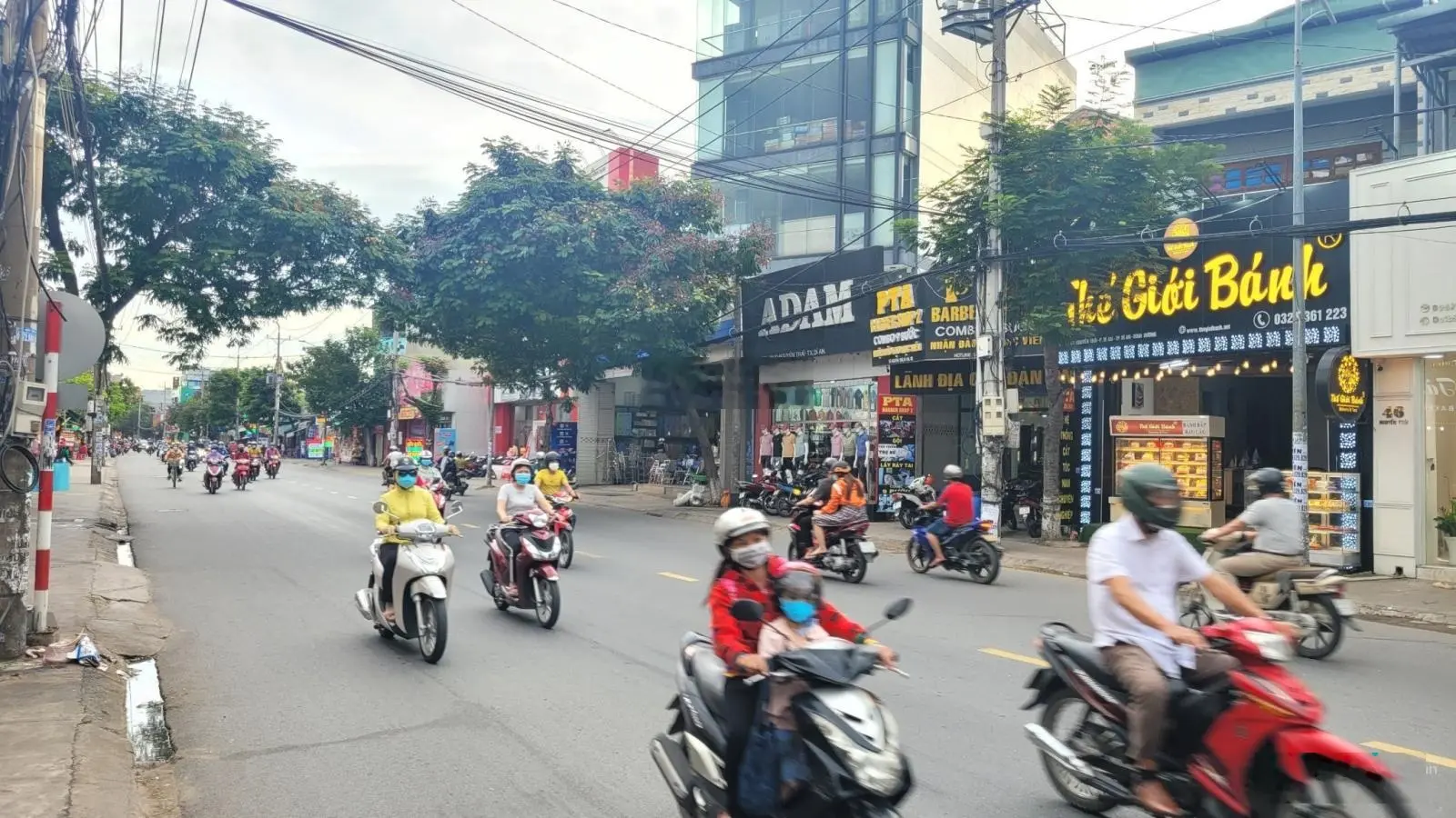 Ngộp giảm mạnh 1 tỷ bán nhà 1 trệt 1 lầu MT đường Nguyễn Trãi ngay ngã tư mồi, P. Dĩ An, Dĩ An
