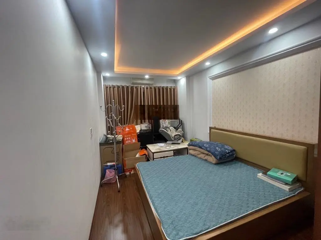 Bán nhanh nhà phố Sài Đồng, DT: 36m2, 5 tầng, giá: 4. X tỷ, full nội thất đẹp, ô tô đỗ ngày đêm