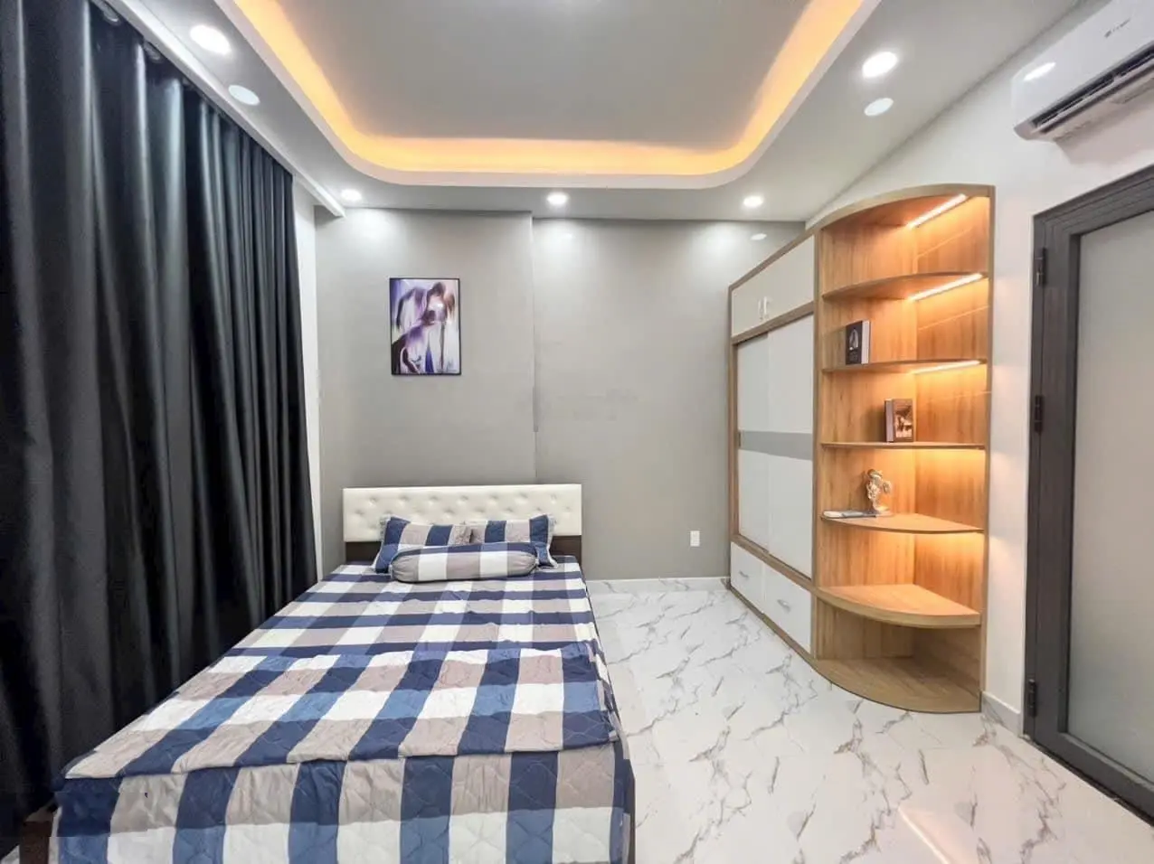 Nhà bán ngộp đường Trần Quốc Thảo, Quận 3, 65m2, (sổ hồng riêng)
